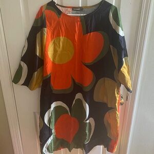 Alembika fun flowery dress